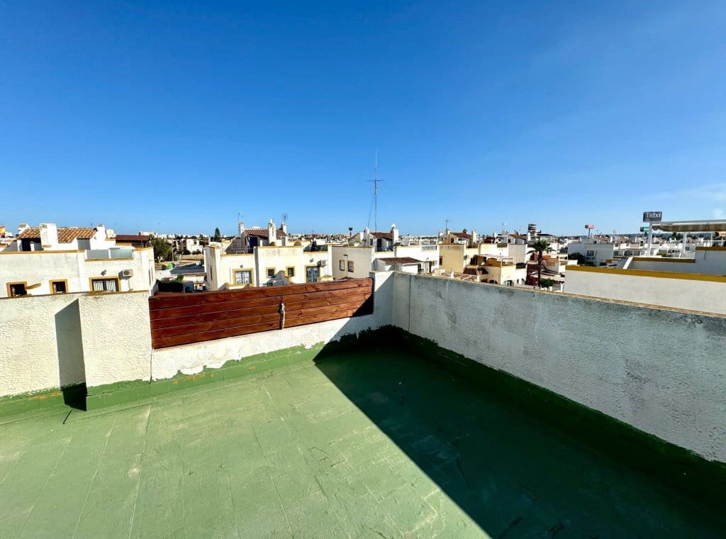 3 soverom Villa til leie i Torrevieja med svømmebasseng - € 1 400 (Ref: 9050540)