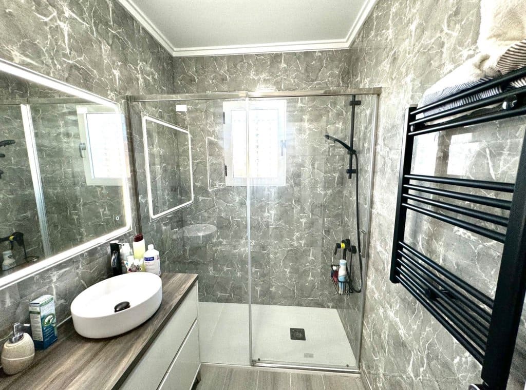 3 soverom Villa til leie i Torrevieja med svømmebasseng - € 1 400 (Ref: 9050540)