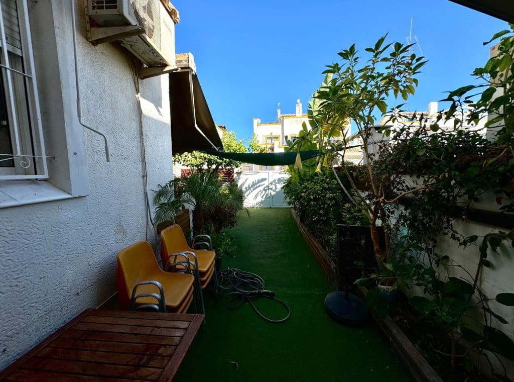3 soverom Villa til leie i Torrevieja med svømmebasseng - € 1 400 (Ref: 9050540)