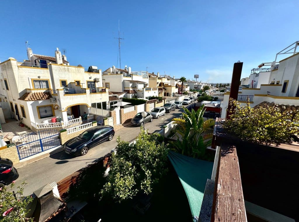 3 soverom Villa til leie i Torrevieja med svømmebasseng - € 1 400 (Ref: 9050540)