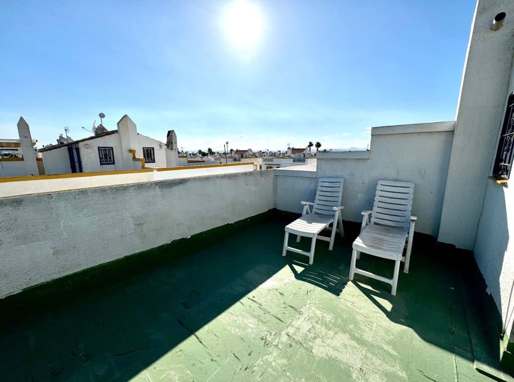 3 soverom Villa til leie i Torrevieja med svømmebasseng - € 1 400 (Ref: 9050540)