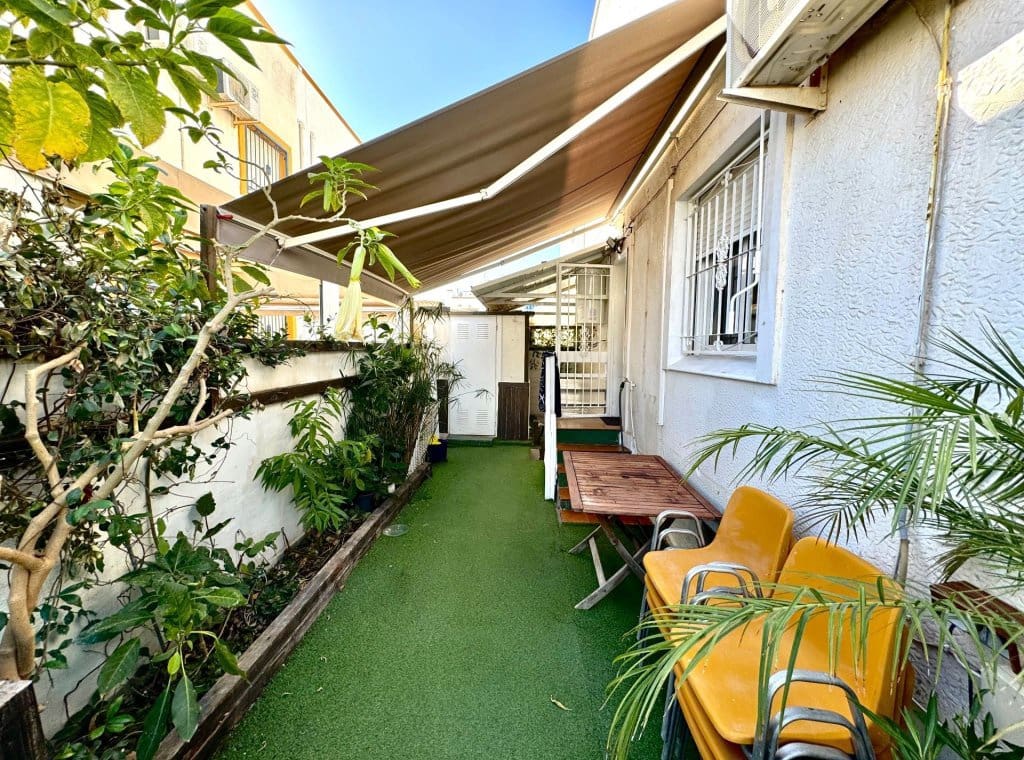 3 soverom Villa til leie i Torrevieja med svømmebasseng - € 1 400 (Ref: 9050540)