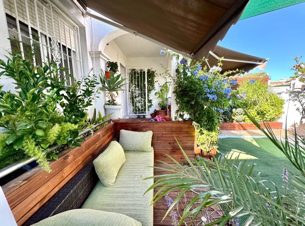 3 soverom Villa til leie i Torrevieja med svømmebasseng - € 1 400 (Ref: 9050540)