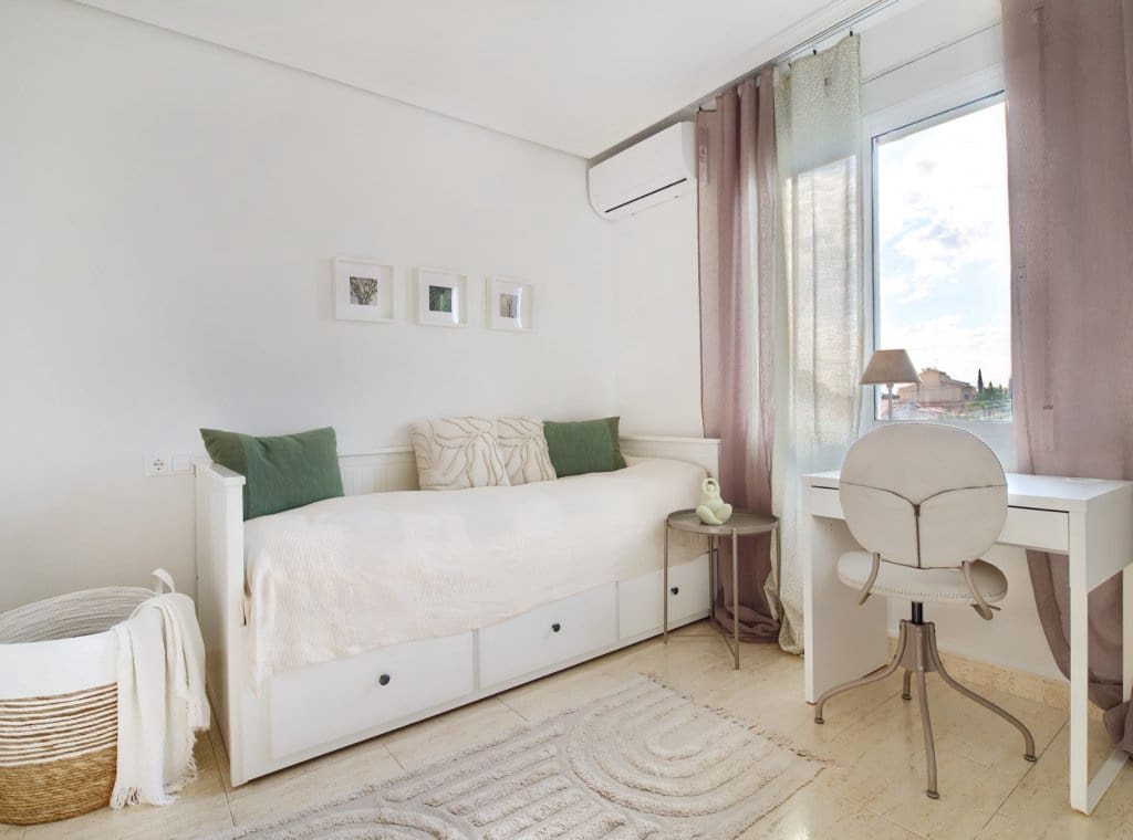 5 soverom Villa til leie i Torrevieja med svømmebasseng - € 1 800 (Ref: 9072979)