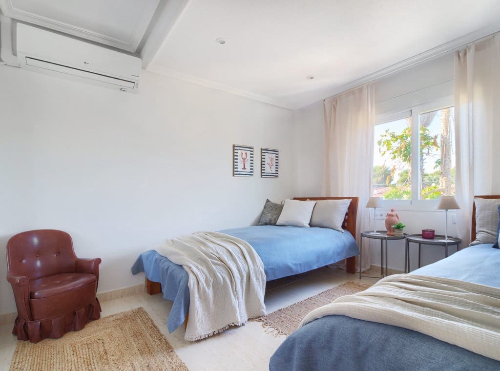 5 soverom Villa til leie i Torrevieja med svømmebasseng - € 1 800 (Ref: 9072979)