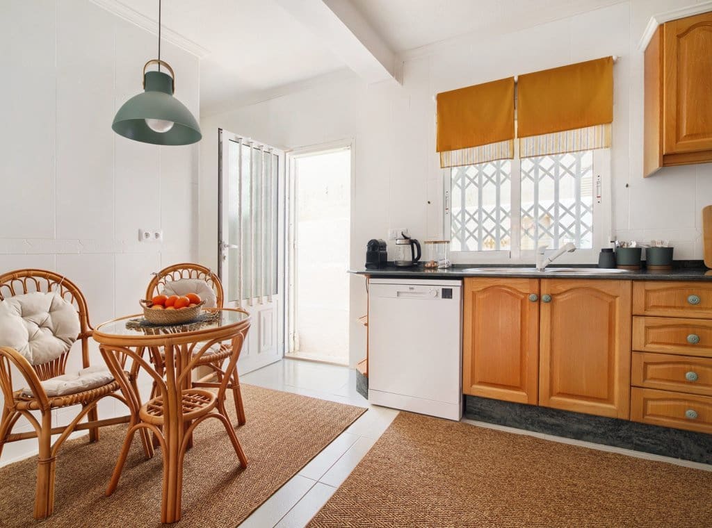 5 soverom Villa til leie i Torrevieja med svømmebasseng - € 1 800 (Ref: 9072979)