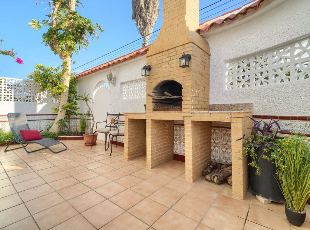 5 soverom Villa til leie i Torrevieja med svømmebasseng - € 1 800 (Ref: 9072979)