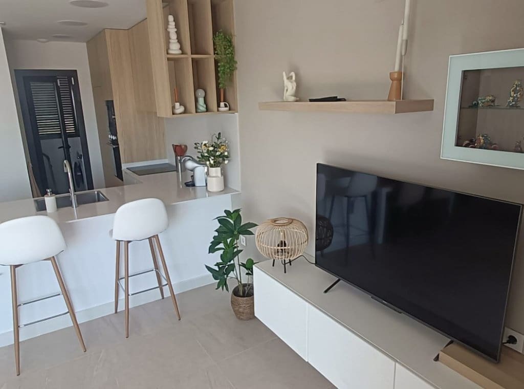 2 soveværelse Lejlighed til leje i Torrevieja med swimmingpool garage - € 1.500 (Ref: 9097783)