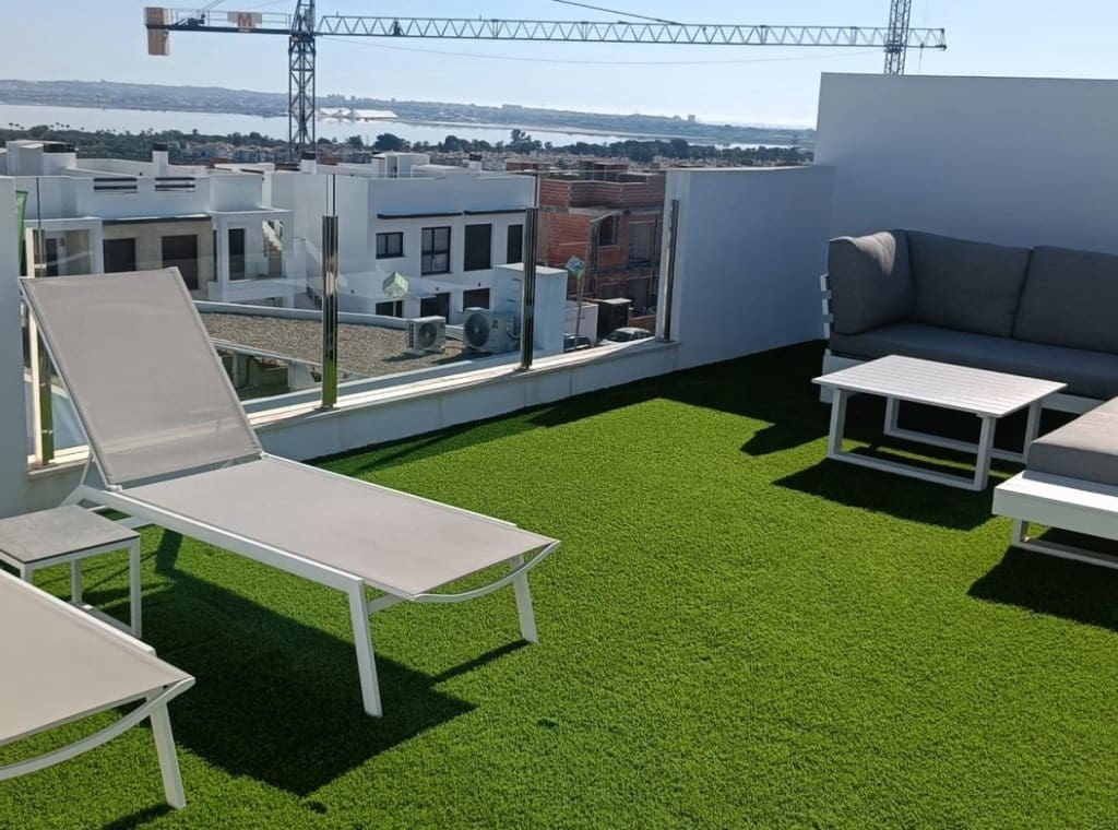 2 slaapkamer Appartement te huur in Torrevieja met zwembad garage - € 1.500 (Ref: 9097783)