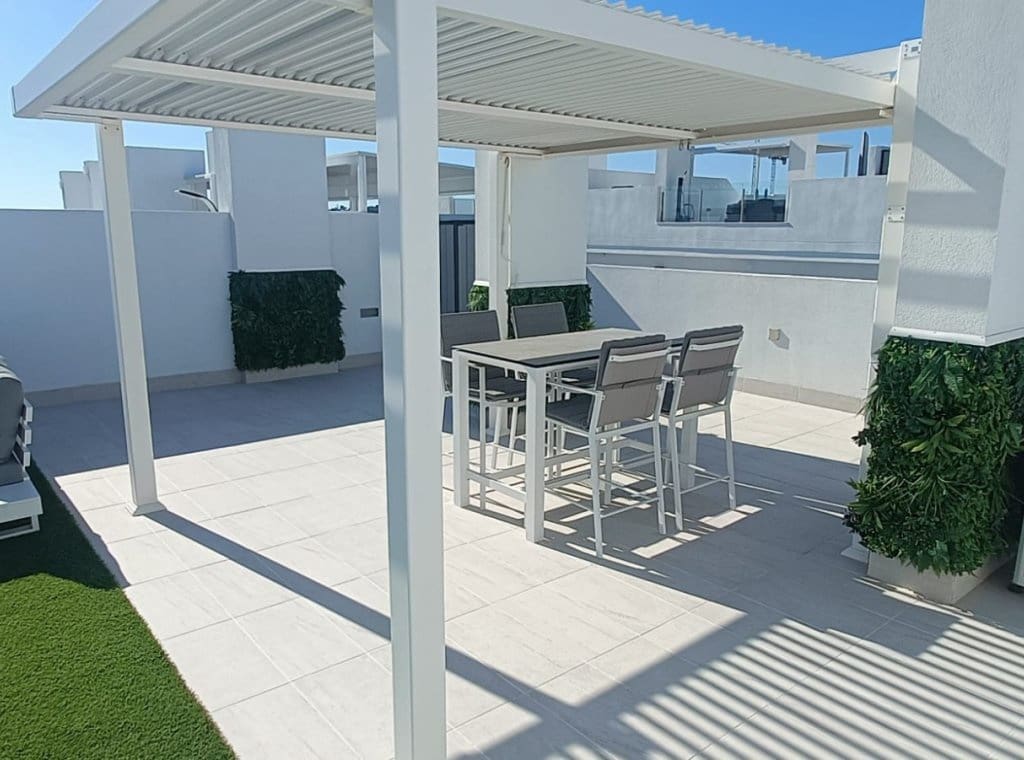 2 soveværelse Lejlighed til leje i Torrevieja med swimmingpool garage - € 1.500 (Ref: 9097783)