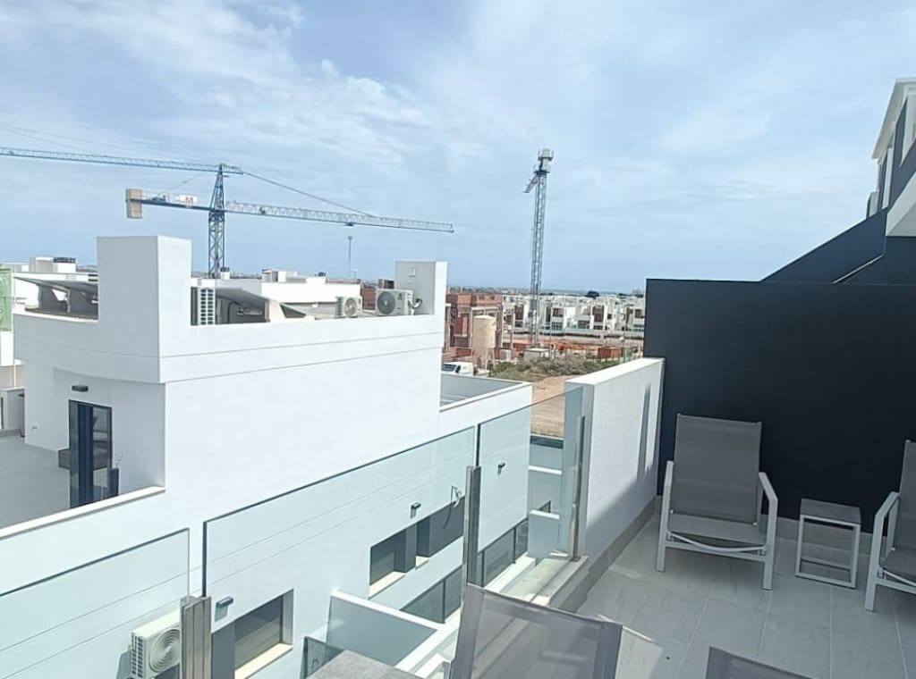 2 soveværelse Lejlighed til leje i Torrevieja med swimmingpool garage - € 1.500 (Ref: 9097783)