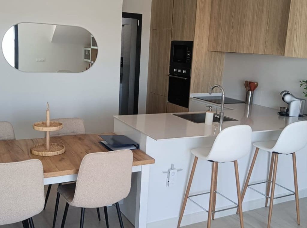 2 soveværelse Lejlighed til leje i Torrevieja med swimmingpool garage - € 1.500 (Ref: 9097783)