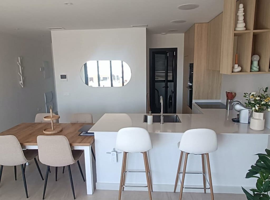 2 soveværelse Lejlighed til leje i Torrevieja med swimmingpool garage - € 1.500 (Ref: 9097783)