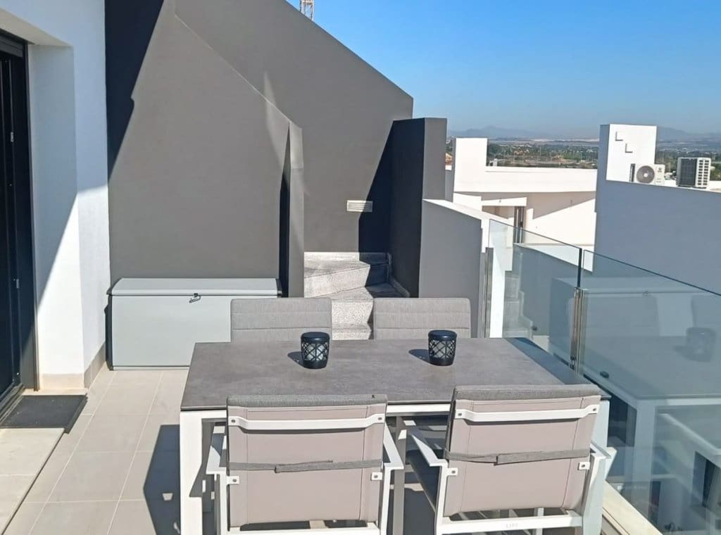 2 soveværelse Lejlighed til leje i Torrevieja med swimmingpool garage - € 1.500 (Ref: 9097783)