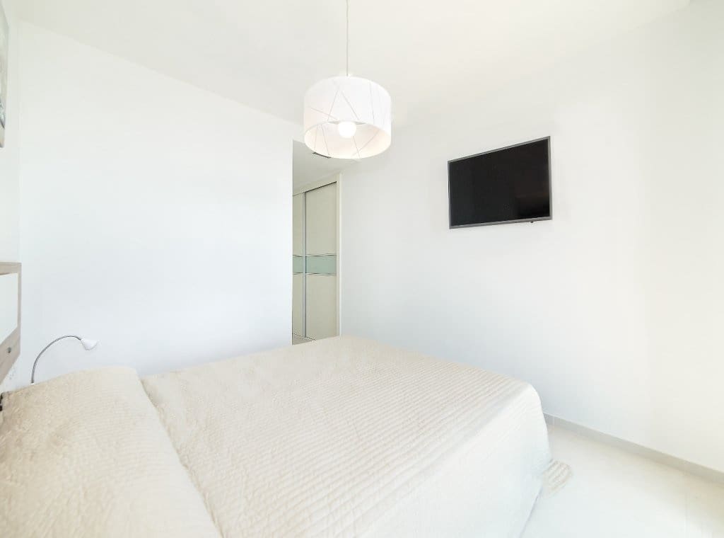 2 soverom Leilighet til leie i Orihuela Costa med svømmebasseng garasje - € 1 800 (Ref: 9097811)