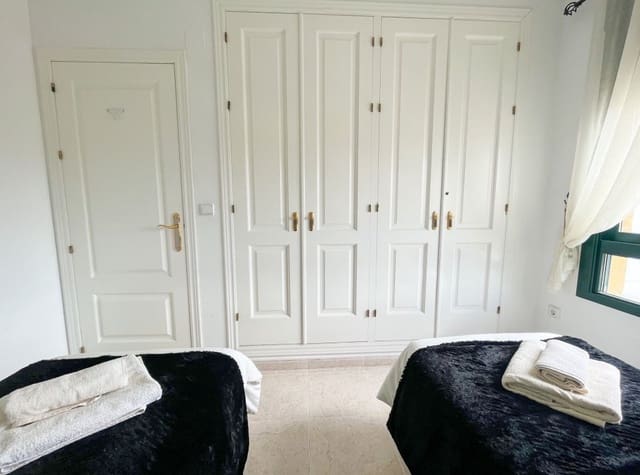 Piso de 2 habitaciones en Filipinas en alquiler con piscina - 950 € (Ref: 9108309)