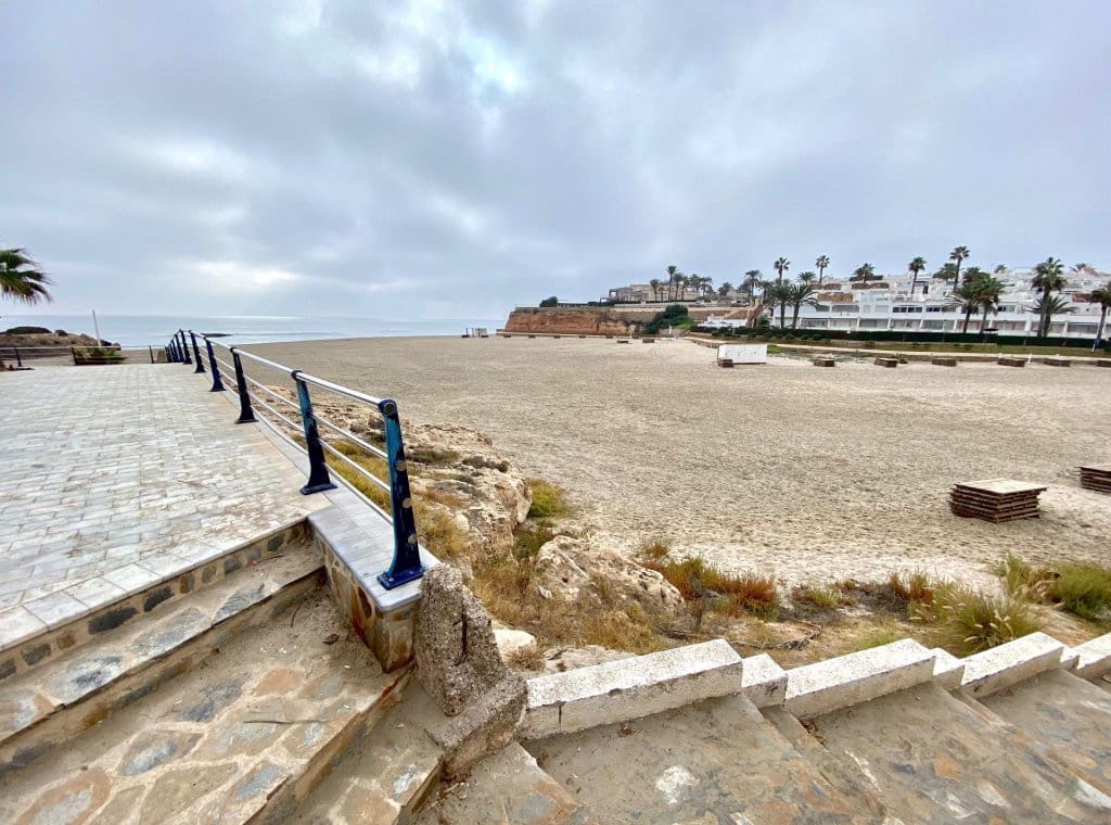 2 quarto Casa em Banda para arrendar em Orihuela - 850 € (Ref: 9115636)