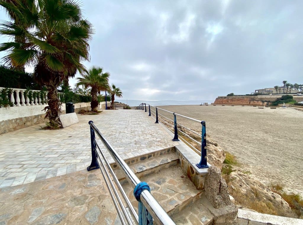 2 quarto Casa em Banda para arrendar em Orihuela - 850 € (Ref: 9115636)