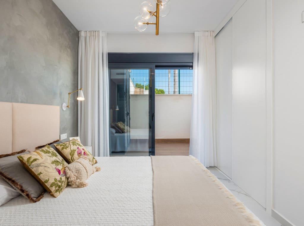 2 soveværelse Bungalow til salg i San Miguel de Salinas med swimmingpool - € 375.000 (Ref: 9124366)