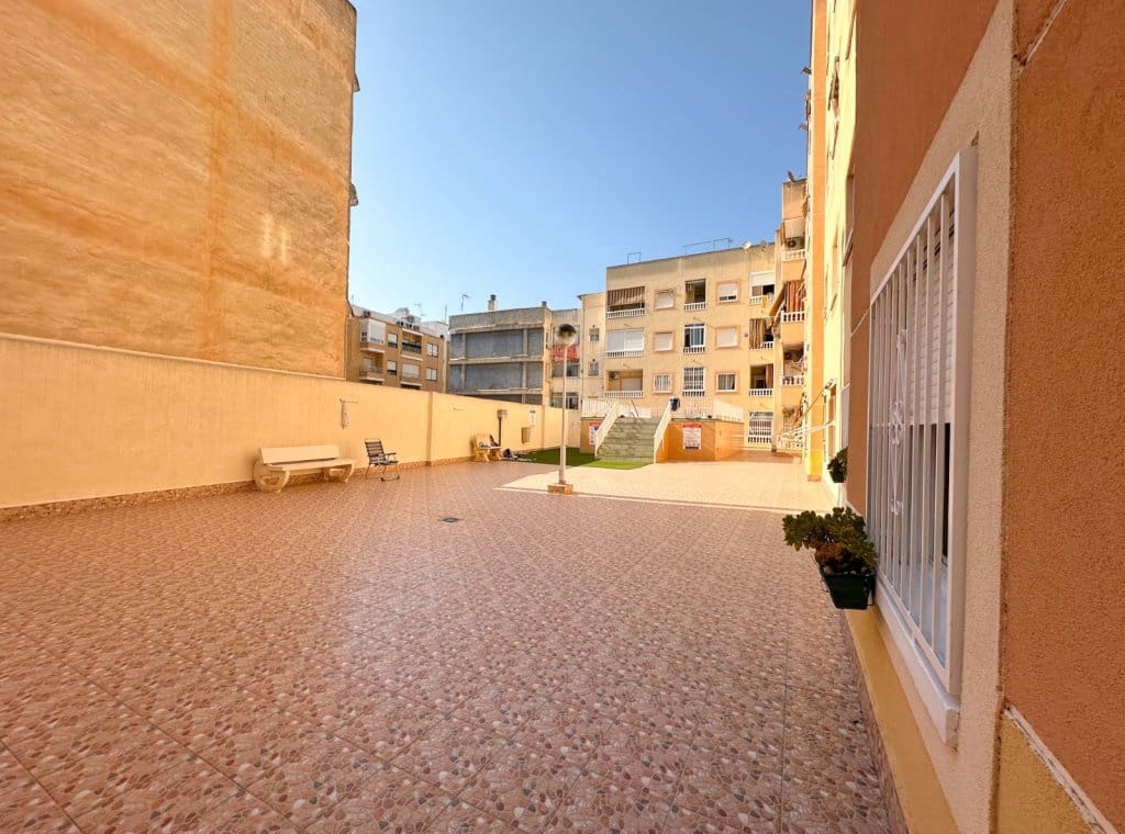 2 Zimmer Apartment zu vermieten in Guardamar del Segura mit Pool - 750 € (Ref: 9124369)