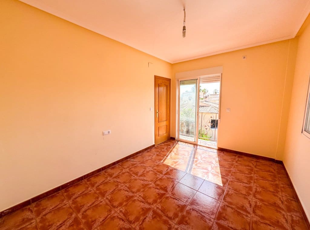 3 bedroom Villa for sale in San Miguel de Salinas with pool - € 235,000 (Ref: 9126395)