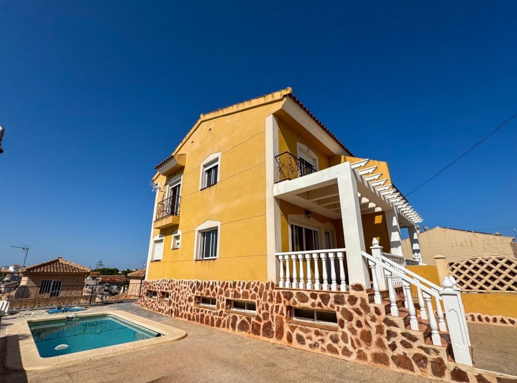 3 bedroom Villa for sale in San Miguel de Salinas with pool - € 235,000 (Ref: 9126395)