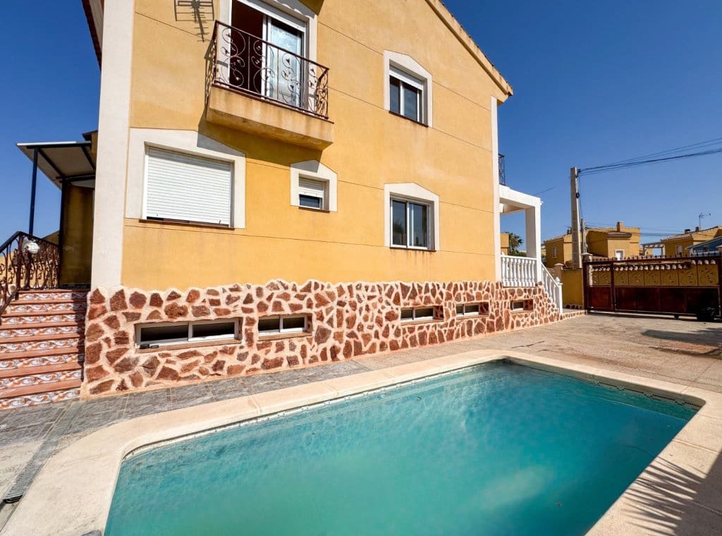 3 bedroom Villa for sale in San Miguel de Salinas with pool - € 235,000 (Ref: 9126395)