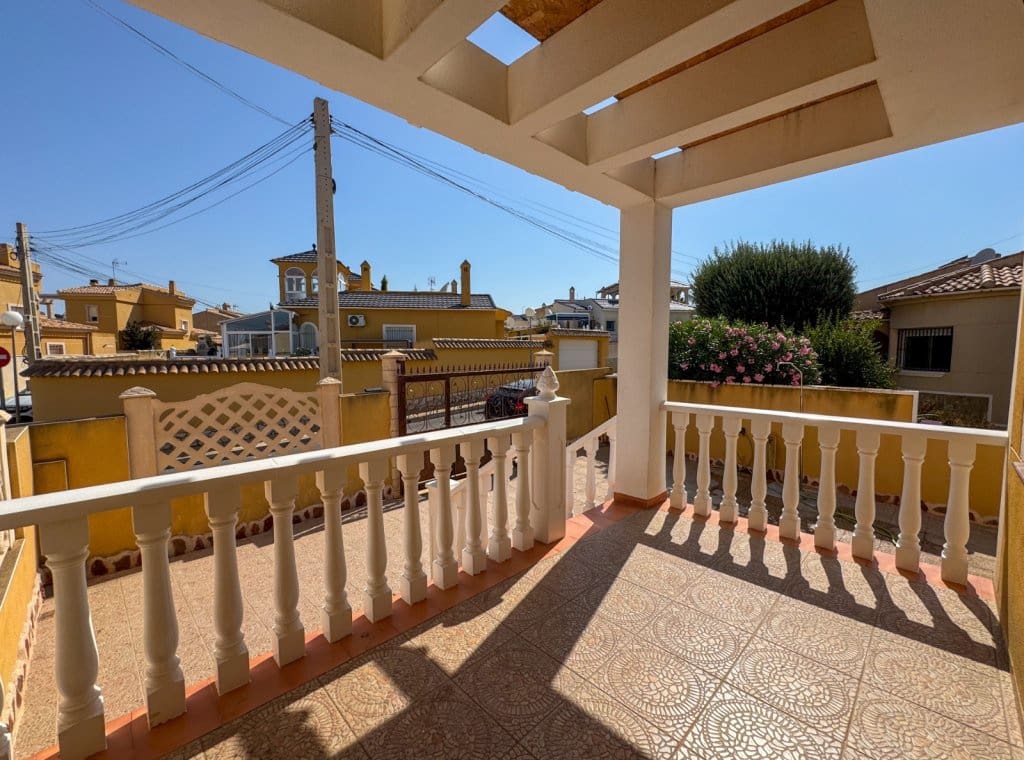 3 bedroom Villa for sale in San Miguel de Salinas with pool - € 235,000 (Ref: 9126395)
