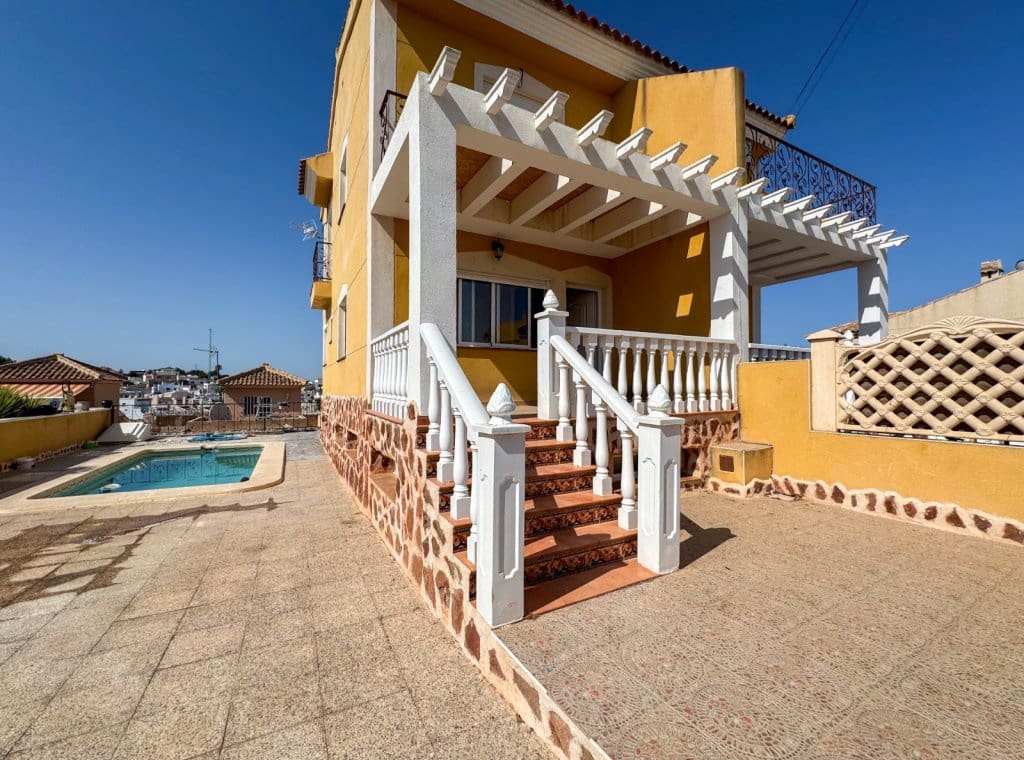 3 bedroom Villa for sale in San Miguel de Salinas with pool - € 235,000 (Ref: 9126395)