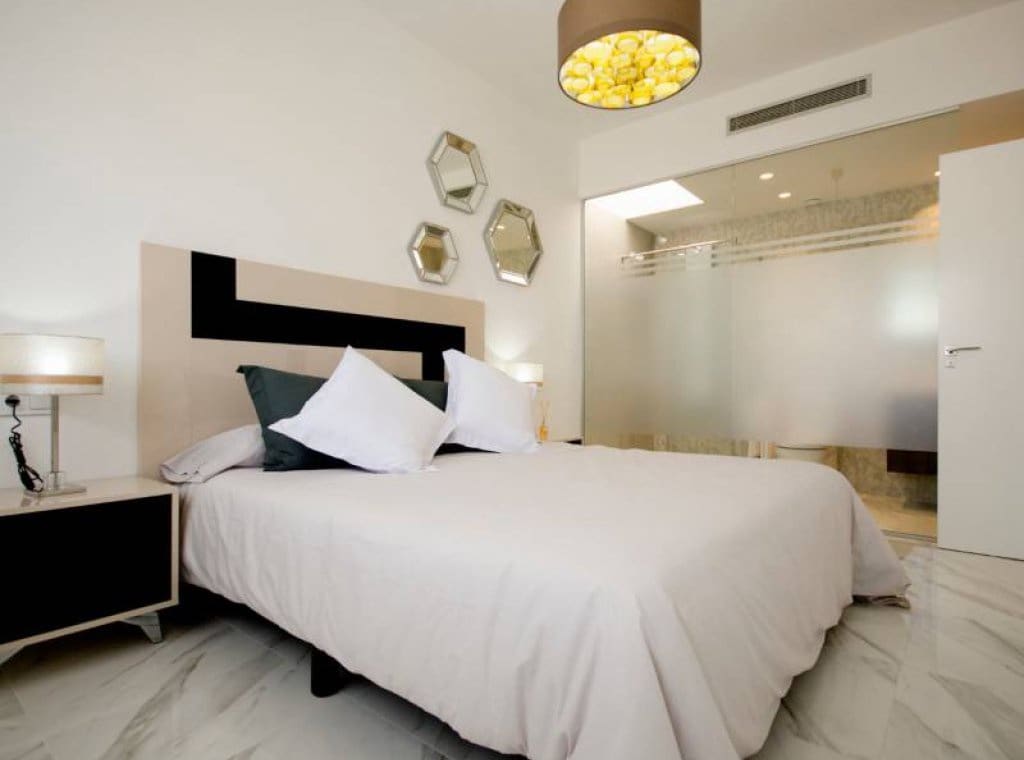 3 soveværelse Villa til salg i Orihuela Costa med swimmingpool garage - € 975.000 (Ref: 9126396)