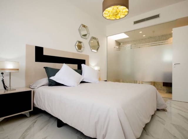 3 soveværelse Villa til salg i Campoamor, Orihuela med swimmingpool garage - € 975.000 (Ref: 9126396)