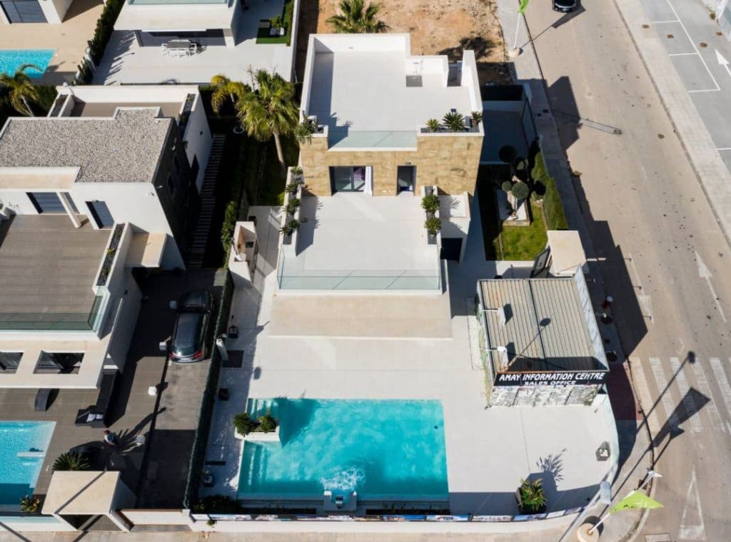 3 soveværelse Villa til salg i Orihuela Costa med swimmingpool garage - € 975.000 (Ref: 9126396)