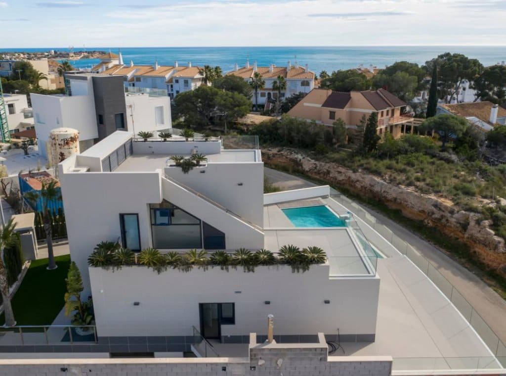 3 soveværelse Villa til salg i Orihuela Costa med swimmingpool garage - € 975.000 (Ref: 9126396)