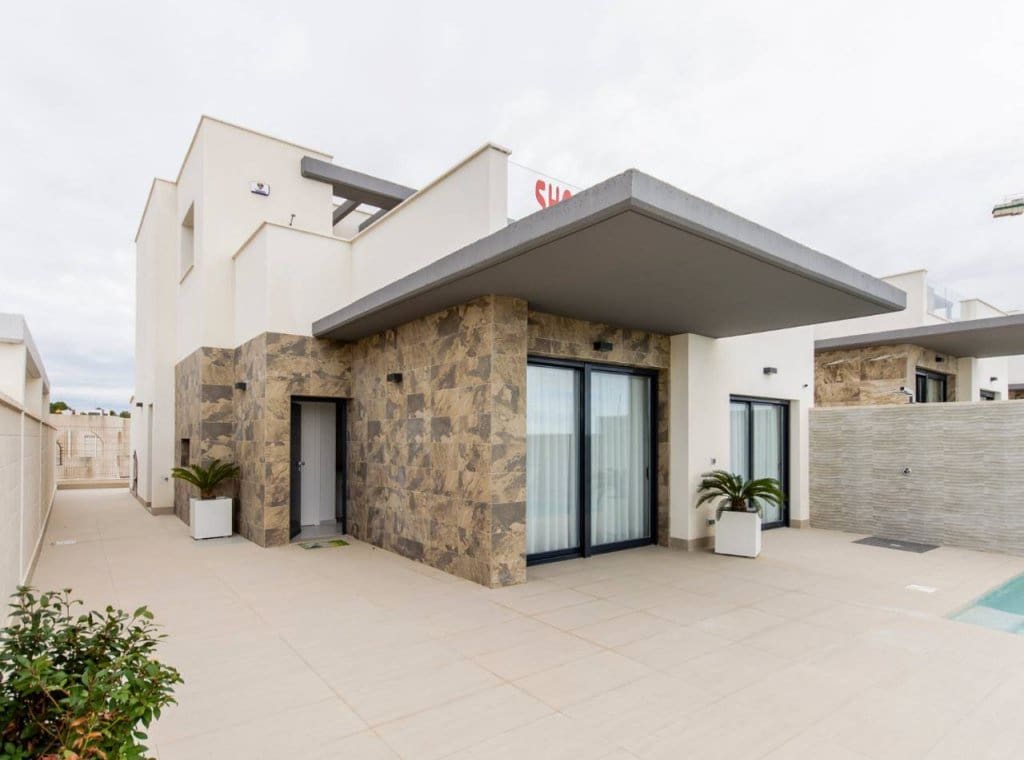 3 soveværelse Villa til salg i Orihuela Costa med swimmingpool garage - € 975.000 (Ref: 9126396)