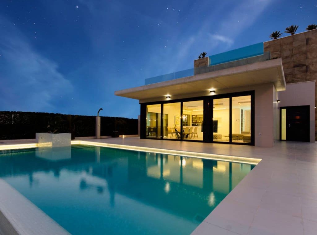 3 soveværelse Villa til salg i Orihuela Costa med swimmingpool garage - € 975.000 (Ref: 9126396)