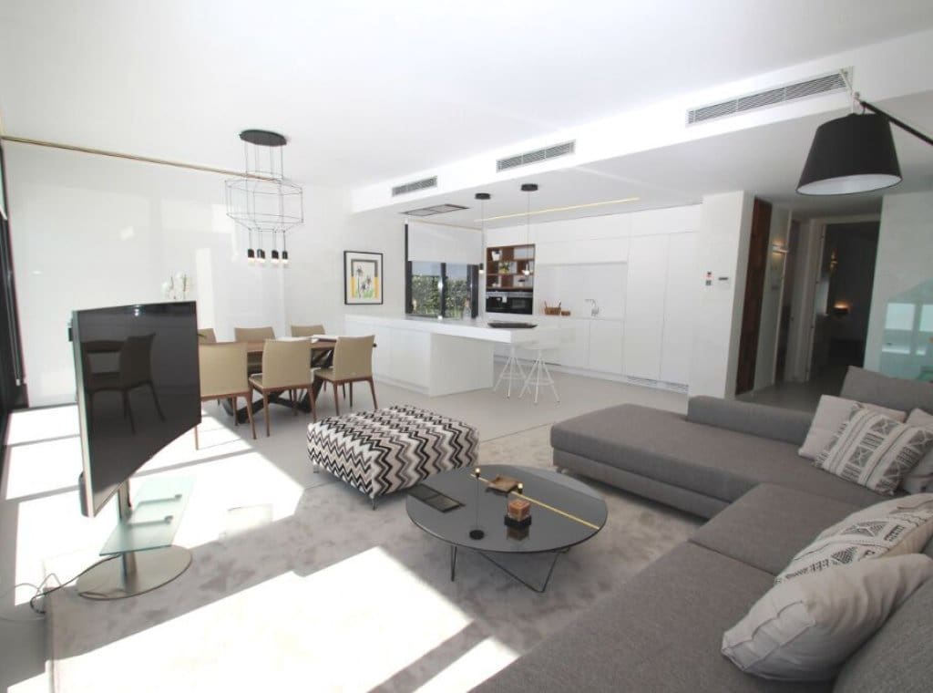 Chalet de 3 habitaciones en San Miguel de Salinas en venta con piscina - 630.000 € (Ref: 9126401)