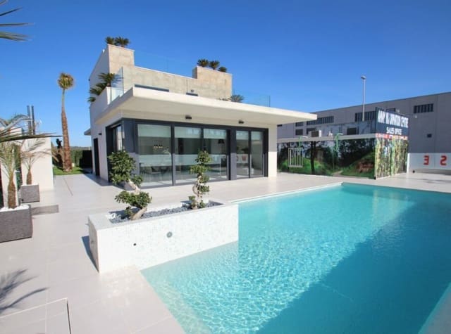 3 soveværelse Villa til salg i San Miguel de Salinas med swimmingpool - € 630.000 (Ref: 9126401)