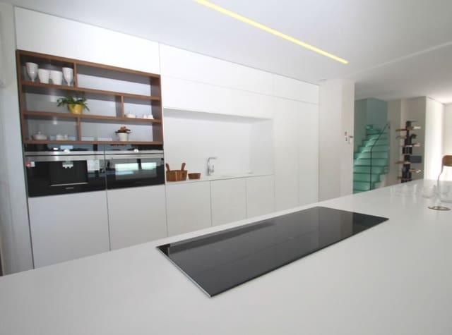 3 soveværelse Villa til salg i San Miguel de Salinas med swimmingpool - € 630.000 (Ref: 9126401)