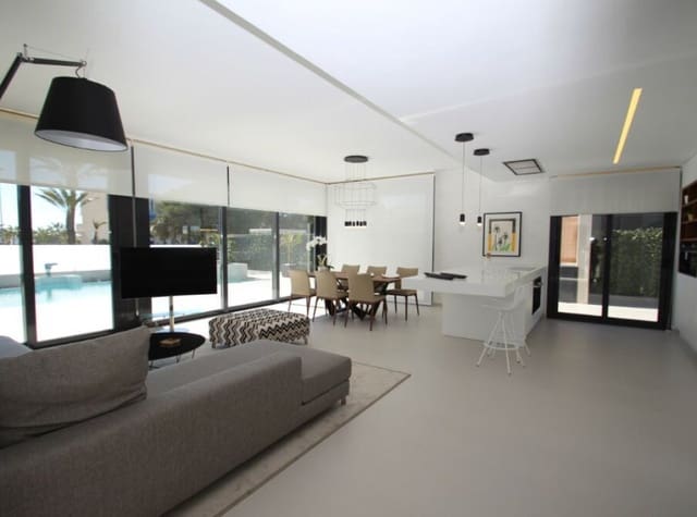 3 soveværelse Villa til salg i San Miguel de Salinas med swimmingpool - € 630.000 (Ref: 9126401)