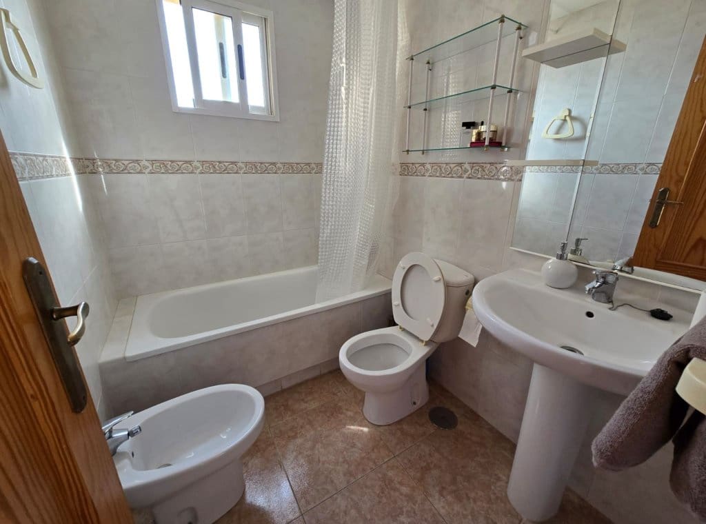 2 soveværelse Lejlighed til leje i La Mata med swimmingpool garage - € 900 (Ref: 9127884)