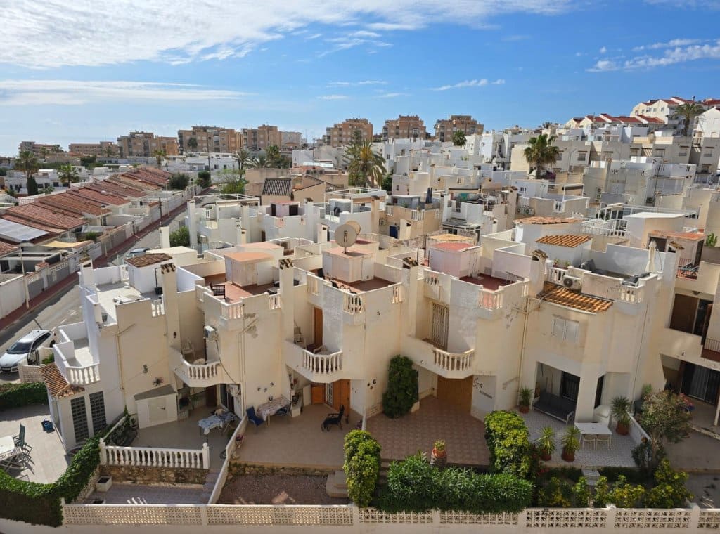 2 soveværelse Lejlighed til leje i La Mata med swimmingpool garage - € 900 (Ref: 9127884)