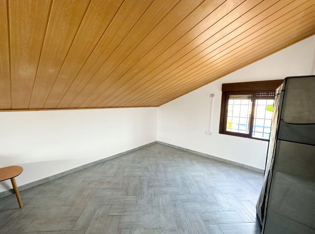 4 sypialnia Willa do wynajęcia w Torrevieja z garażem - 2 000 € (Ref: 9129355)