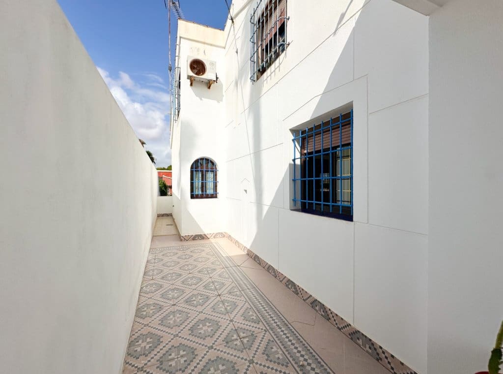 4 sypialnia Willa do wynajęcia w Torrevieja z garażem - 2 000 € (Ref: 9129355)