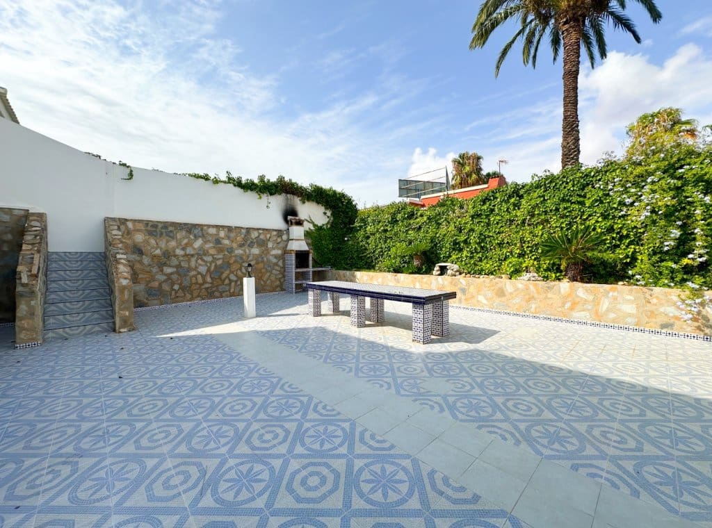 4 sypialnia Willa do wynajęcia w Torrevieja z garażem - 2 000 € (Ref: 9129355)