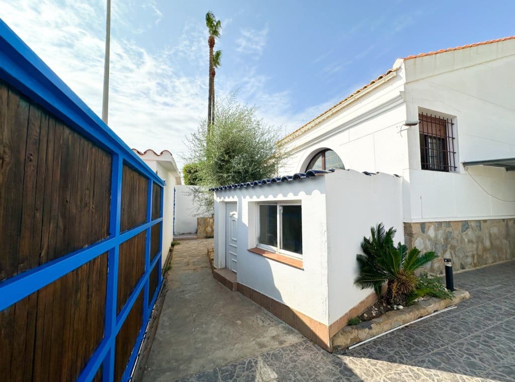 4 sypialnia Willa do wynajęcia w Torrevieja z garażem - 2 000 € (Ref: 9129355)