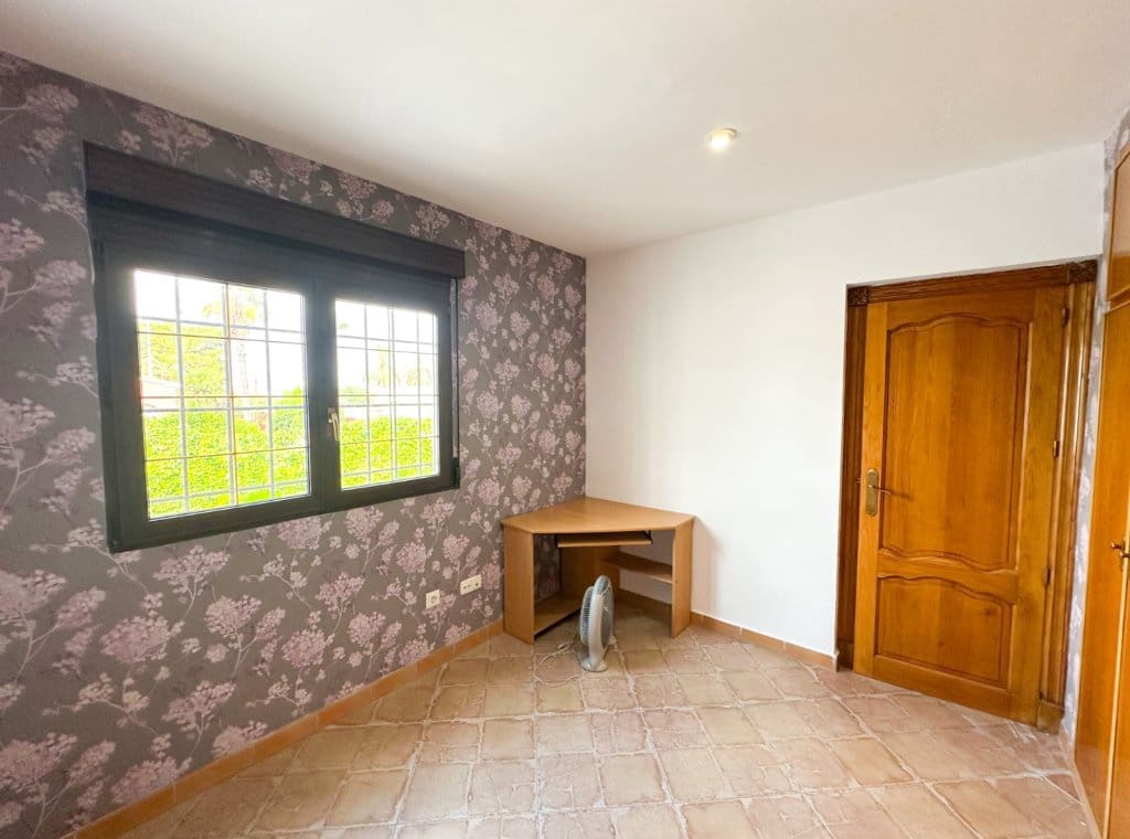 4 sypialnia Willa do wynajęcia w Torrevieja z garażem - 2 000 € (Ref: 9129355)