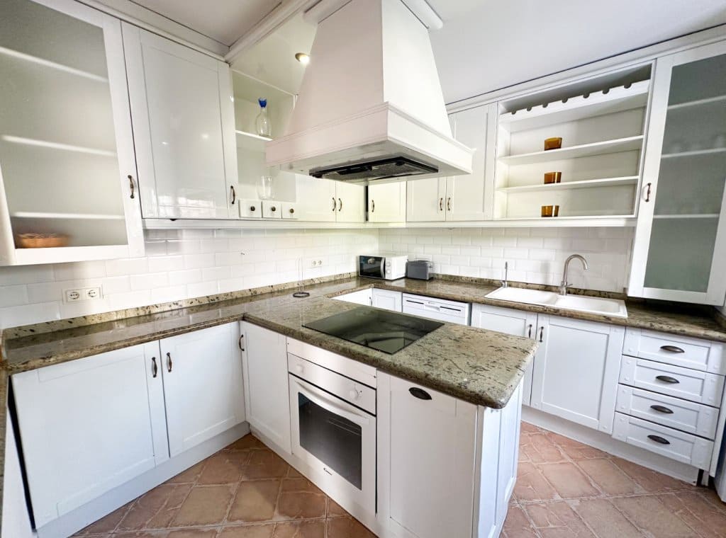 4 sypialnia Willa do wynajęcia w Torrevieja z garażem - 2 000 € (Ref: 9129355)
