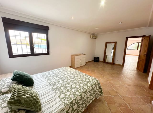 4 quarto Moradia para arrendar em El Chaparral, Torrevieja - 2 000 € (Ref: 9129355)