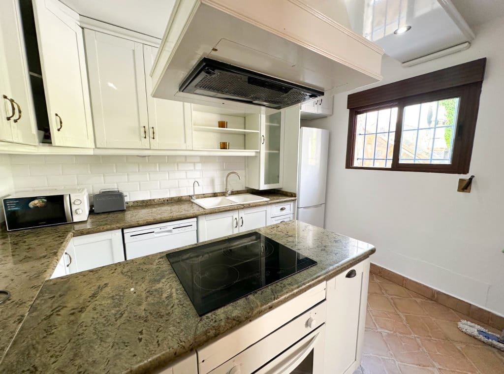 4 sypialnia Willa do wynajęcia w Torrevieja z garażem - 2 000 € (Ref: 9129355)