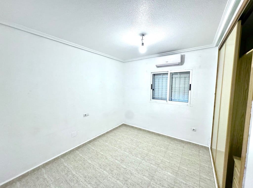 4 sypialnia Willa do wynajęcia w La Zenia z basenem - 1 400 € (Ref: 9131974)